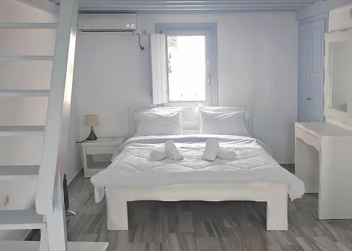 Phaos Santorini Hotel