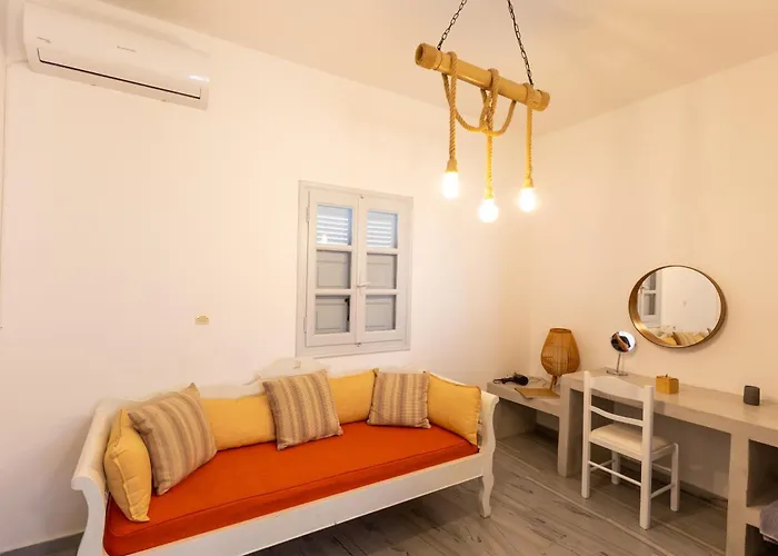 Phaos Santorini Hotel