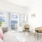 Phaos Santorini 酒店 易莫洛林