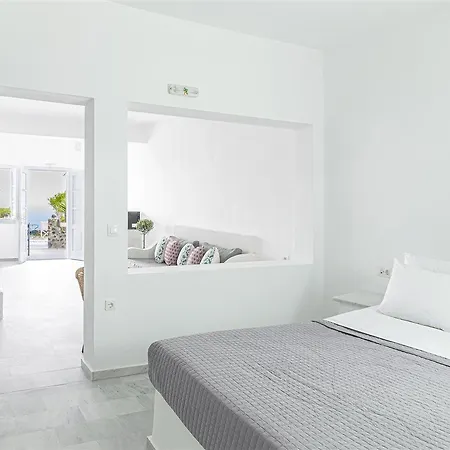Phaos Santorini Hotel 3*