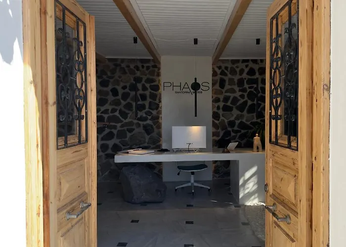 Hotel Phaos Santorini 5*