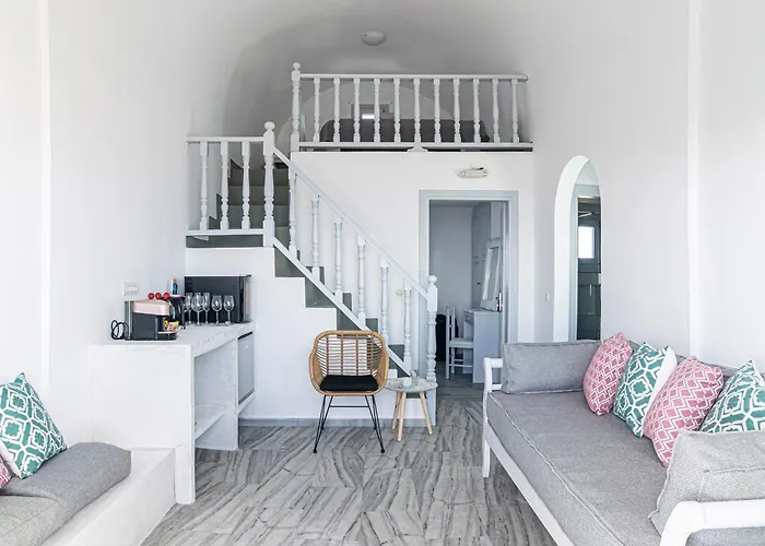 Phaos Santorini Hotel